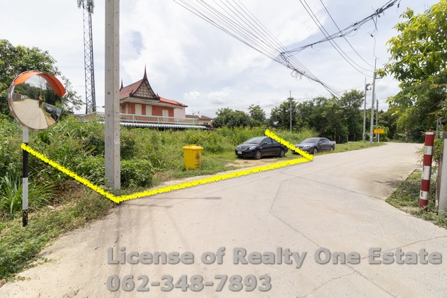 M 9055ขาย ที่ดิน ถมแล้ว ถ.เทศบาล 7 ต.บางเตย อ.สามโคก ปทุมธานี รายละเอียด•ถมแล้ว ติดถนนคอนกรีต แปลงสวย•เนื้อที่ 100 ตรว. ถมแล้ว แปลงสวย ติดถนนซอย •เฉลี่ยตารางวาละ 33,000 บาท ถูกกว่าแปลงใกล้เคียง•น้ำ / ไฟ พร้อม เหมาะกับการสร้างบ้านที่อยู่อาศัย•ที่ดินรูปสี่เหลี่ยม ขนาดประมาณ 22 x 20 เมตร•หันทิศตะวันตก / ไม่มีค่าส่วนกลาง•พร้อมโอนสถานที่ใกล้เคียง•อยู่บนถนนปทุมธานี-สามโคก-เสน