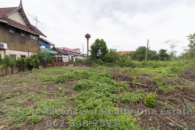 M 9054ขาย ที่ดิน ต.เชียงรากใหญ่ อ.สามโคก จ. ปทุมธานี รายละเอียด•เนื้อที่ 178 ตรว. ถมแล้ว •เฉลี่ยตารางวาละ 10,700 บาท •น้ำ / ไฟ พร้อม เหมาะกับการสร้างบ้านที่อยู่อาศัย•ที่ดินรูปสี่เหลี่ยม ขนาดประมาณ 53 x 20 เมตร•หันทิศตะวันตก •พร้อมโอนสถานที่ใกล้เคียง•ใกล้ถนนปทุมธานี-บางปะหัน*****ราคา 1,900,000 บาท *****สนใจสามารถนัดชมสถานที่ ติดต่อ ประสงค์ 062-348-7893Line id : songloveu88Reatly One Estate (Thailand) Co.,Ltdเรียลตี้วัน ศูนย์บร