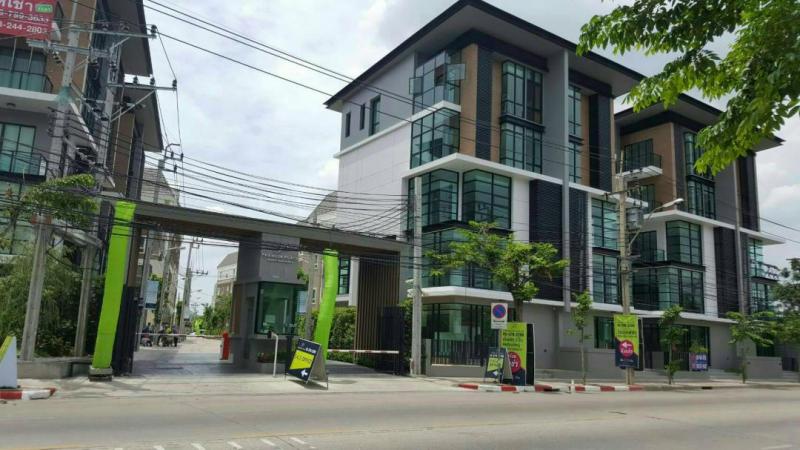 EPL-BR1213 ให้เช่าโฮมออฟฟิศ 4 ชั้น ซอยสุคนธสวัสดิ์ โครงการ พรีเมี่ยม เพลส9 เลียบด่วน พื้นที่ใช้สอย240 ตารางเมตร  3 ห้องนอน 5 ห้องน้ำ จอดรถได้3คัน: ติดต่อ : คุณ เอก  :  061-241 4954   &   083-017 9463   : Line Id : eak2325: กดลิ้งค์เพื่อเเอดไลน์ครับ :  https://line.me/ti/p/A6pc3MToug     :  https://line.me/ti/p/OLEY0bJTsVค่าเช่า 40,000บาท/เดือน ล่วงหน้า 1 เดือน ประกัน3เดือน สัญญาขั้นต่ำ 1 ปีที่ตั้ง ซอยสุคนธสวัสดิ์27 แขวงลาดพร้าว เขตลาดพร้าวให้เช่าโฮมออฟฟิศ4ชั้น