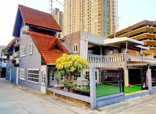 อ่อนนุช สุขุมวิท44-50  BTSพระโขนง 400 ม. hostel AIRBNB 7นอน 29,999B-M 59ตรว.คลองพระโขนง เคยปิดไปช่วงโควิด เอกมัย 4แอร์BTS Phra Khanong 400 m. hostel AIRBNB 7bed 29,999B-M 59 sq.WA OnNut Sukhumvit 44-50 KhlongPhraKhanong 4A/C previously closed during Covid Ekkamaiสุขุมวิท44-50 แขวงพระโขนง เขตคลองเตย กรุงเทพมหานคร 10110ถ.พระราม 4VDOhttps://youtube.com/shorts/iuTptZ2bzww59 ตรว. 7ห้องนอน 3 ห้องน้ำ4แอร์เคยปิดไปช่วงโควิดต้องรีโนเวทพอสมควรสามารถดูวีดีโอได้ก่อนสถานที่ใกล้เคียงBTS สายสุขุมวิท - พระโขนง (0.4 กม.)BTS อ่อนนุช (1 ก�