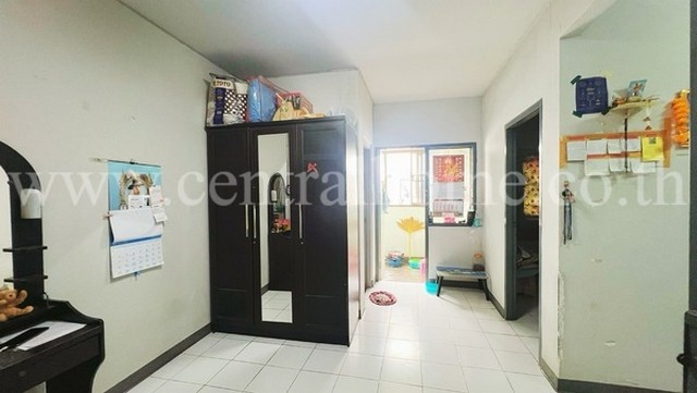 รหัสทรัพย์ : 5613บ้านเอื้ออาทร ปทุม บางคูวัด : Baan Ua-Athorn Bang Khoo Watที่ตั้ง : ถนนทางหลวง 345 ตำบลบางคูวัด อำเภอเมืองปทุมธานี จังหวัดปทุมธานีรายละเอียดทรัพย์ - อยู่ตึก 32 ชั้น 4 เนื้อที่ 31.82 ตร.ม- 1 ห้องนอน 1 ห้องน้ำ 1 ห้องนั่งเล่น - พื้นปูกระเบื้อง จอดรถได้ 1 คันสิ่งอำนวยความสะดวก - สวนสาธารณะ- สนามกีฬาสถานที่ใกล้เคียง / การเดินทาง- ใกล้ห้าง บิ๊กซี, โลตัส, เดอะทรี, ตลาดฐาน