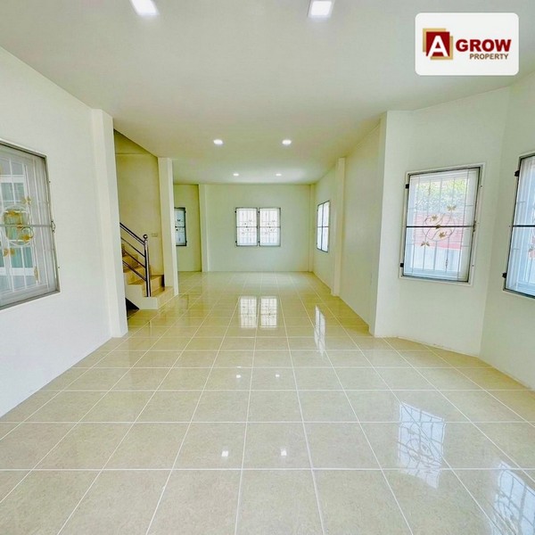 ม. เฟื่องฟ้าวิลล่า9 เฟส6 ซ.2 บ้านหลังมุม พร้อมอยู่ รีโนเวทใหม่ทำสีใหม่ภายในภายนอก เปลี่ยนกระเบื้องสุขภัณฑ์ใหม่