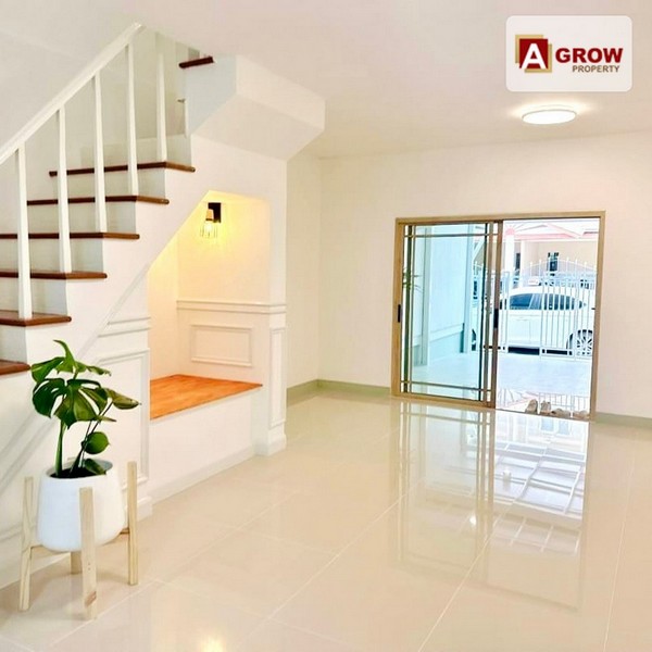 ม. พฤกษา30/1 ซอย14 บ้านพร้อมอยู่รีโนเวทใหม่ ทำสีใหม่ภายในภายนอก ต่อเติมเทอเรสหน้าบ้านชั้นสองสวย ๆ