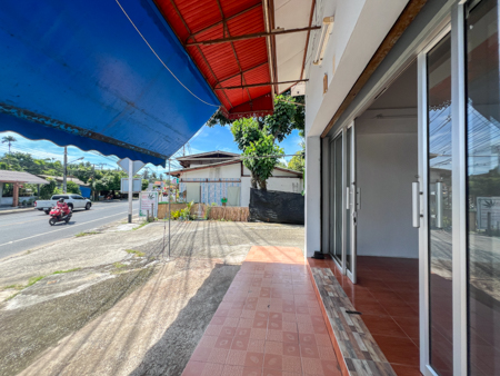 Commercial Space for Rent on Lipanoi Road, Koh Samui 1.5 Storey Townhouse for Rent in Koh Samui High Traffic Area, Great for Business!