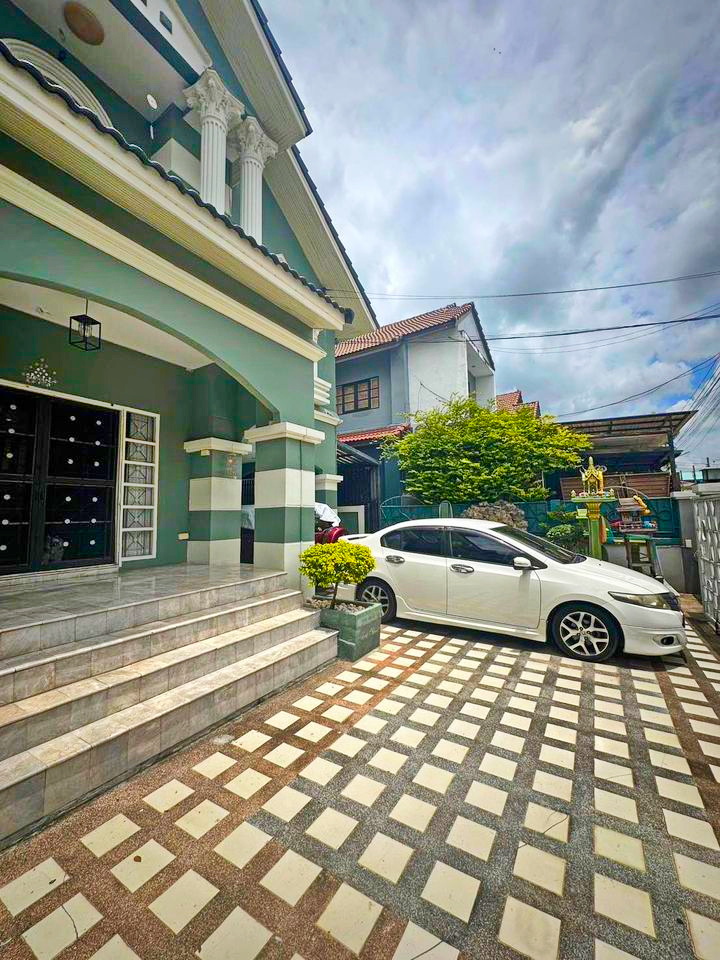 ตลาดนัดมนวดี499 ม. เฟอร์หรูครบ ถ. กาญจนาภิเษก 1กม. ให้เช่า บ้านเดี่ยว 60 ตรว. 3 แอร์ ค.ซักผ้า บ้านกล้วยไทรน้อย ต้นๆ MRT คลองบางไผ่ 4 กม.