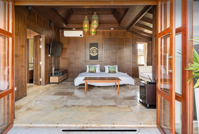 ขายซีวิววิลล่า 3 ชั้น 138 ตร.วา บางรัก Classic Thai Style วิวพระอาทิตย์ตก ใกล้ชายหาด