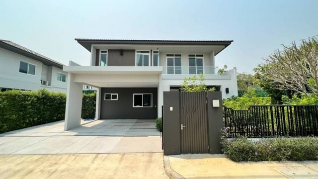 บ้านเดี่ยวหลังใหญ่ 2 ชั้น โมเดิร์น ทำเลดี วิวดี แลนด์แอนด์เฮาส์สันกำแพง