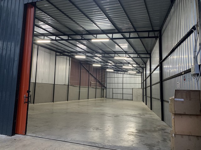 ให้เช่า  โกดัง โพธิ์แก้ว  โยธินพัฒนา  ราคา   42,000   Tel. 081 416 4142