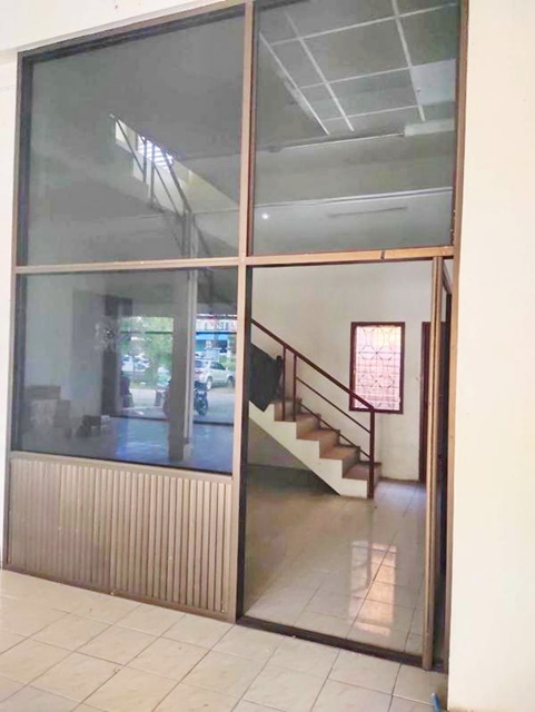 อาคารพานิชย์  2คูหา สนามบินกระบี่ 5กม. ติดถนนเพชรเกษม  4 นอน 4น้ำ 280 ตรม. โลตัส บิ๊กซี กระบี่  เอาท์เล็ทวิลเลจ 1 กม.  จอดรถ 6คัน