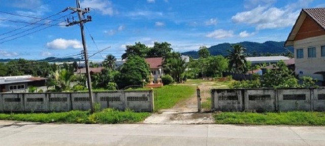 TEL:088-559 5199 คุณเอLine: https://line.me/ti/p/C0eGe0whLXขายที่ดิน พร้อมบ้านเดี่ยวพิกัด บ้านห้วยกุ่ม บางพระขาย 7.5 ล้านบาทรวมค่าโอนเนื้อที่ 1-2-0 ไร่พร้อมบ้านชั้นเดี่ยว3 ห้องนอน 1 ห้องน้ำ 1 ห้องโถง มีโรงจอดรถพร้อมบ้านพักสำรอง มีรั้วกำแพงรอบ สถานที่ใกล้เคียง- ห่างจากถนนเลียบมอเตอร์เวย์เพียง 2 กม- น้ำตกชันตาเถร 5.7 กม.- อ่างเก็บน้ำบางพระ 9.7 กม.- สวนสัตว์เขาเขียว 8.9 กม.- สนามกอฟเขาเขียวคันทรี 8.2 กม.T : A4