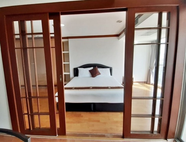 Waterford Sukhumvit 30 Private quiet spacious 16th floor BTS Phrom Phong