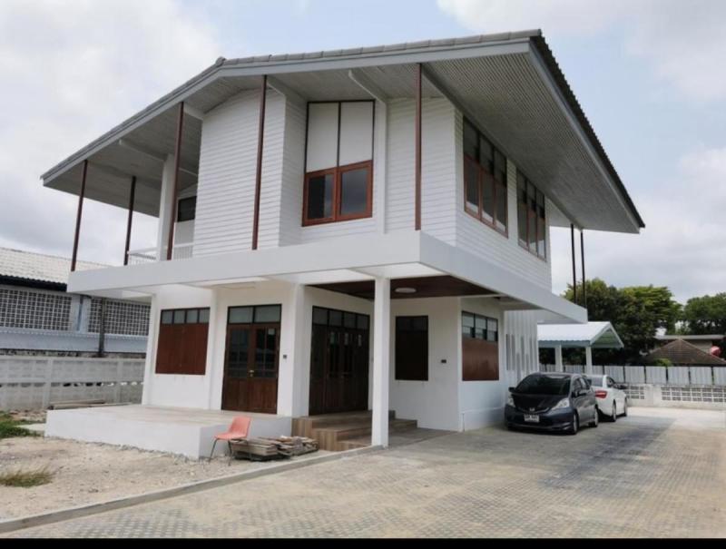 ให้เช่าบ้านเดี่ยว 2 ชั้น ซอยแบริ่ง  196 ตร.วา ห่างรถไฟฟ้า BTS แบริ่ง 10 นาที  สามารถจอดรถในบ้านได้ทั้งหมด 10 คันถนนแบริ่ง