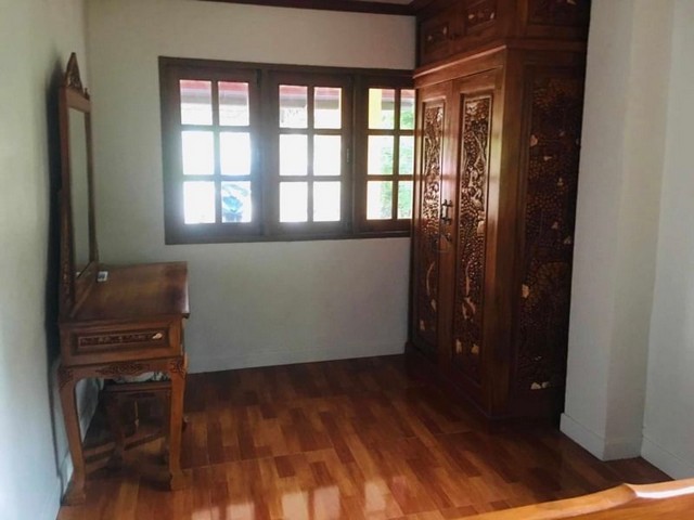 พูลวิลล่า 2 ชั้น วิวทะเลสาบ เฟอร์นิเจอร์ไม้สักทอง หางดง