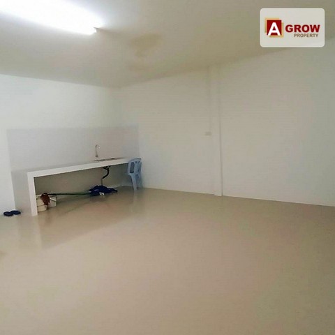 อาคารพาณิชย์ 3 ชั้น หน้าโครงการหมู่บ้านเฟื่องฟ้า เทพารักษ์ หลังมุมใกล้ตลาดสังกะสี