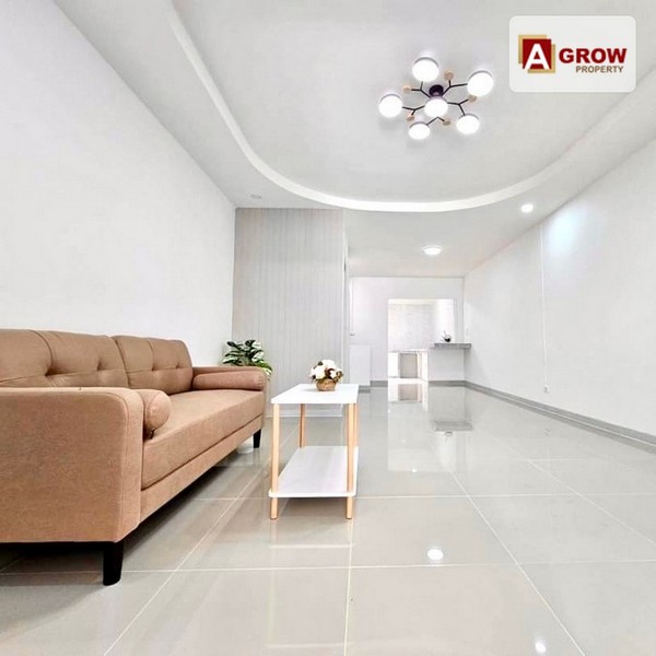 ม.มนวดีเอ็กคลูซีฟ บ้านกล้วย-ไทรน้อย บ้านตั้งอยู่ถนนเมน ปรับปรุงใหม่ทั้งหลังห้องครัวกว้าง พร้อมเคาน์เตอร์ พร้อมเข้าอยู่ได้เลย