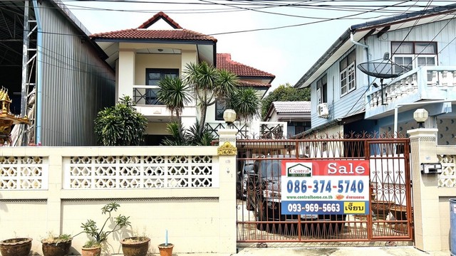 รหัสทรัพย์  : 5542บ้านเดี่ยว มิตรไมตรี 12 ใกล้ BTS ช้างเอราวัณ สมุทรปราการที่ตั้ง : มิตรไมตรี 12 สุขุมวิทซอย 13 บางเมืองใหม่ อำเภอเมือง จ.สมุทรปราการรายละเอียดทรัพย์ :- บ้านปลูกสร้างเอง เนื้อที่ 65 ตร.ว. พื้นที่ใช้สอย 162 ตารางเมตร- อายุทรัพย์ 17 ปี- 4 ห้องนอน 3 ห้องน้ำ 3 ที่จอดรถ 1 ห้องครัว 2 ชั้น  (ต่อเติมพื้นที่ด้านข้างเป็นครัวได้) - ทาสีภายนอกใหม่- หน้าบ้านหันทิศตะวัน