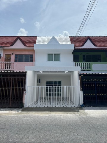 ขายทาวเฮ้าส์ พร้อมอยู่  2 ชั้น หมู่บ้าน รุ่งเรือง เมืองพัทยา บางละมุง  ชลบุรี