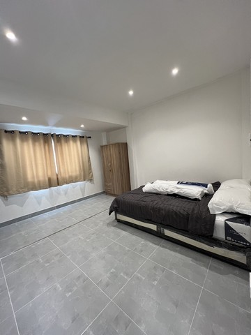 ขายทาวเฮ้าส์ พร้อมอยู่  2 ชั้น หมู่บ้าน รุ่งเรือง เมืองพัทยา บางละมุง  ชลบุรี