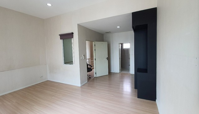 POR4713ขาย ให้เช่า บ้าน ทาวน์โฮม  บ้านกลางเมือง โชคชัย 4 ซอย 50