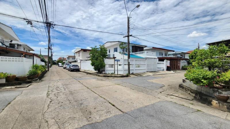 CH1069 ให้เช่าบ้านเดี่ยวหัวมุม 65 ตร.ว. หมู่บ้านเสนานิเวศน์ 1 ทำเลดี ใกล้เกษตร-นวมินทร์