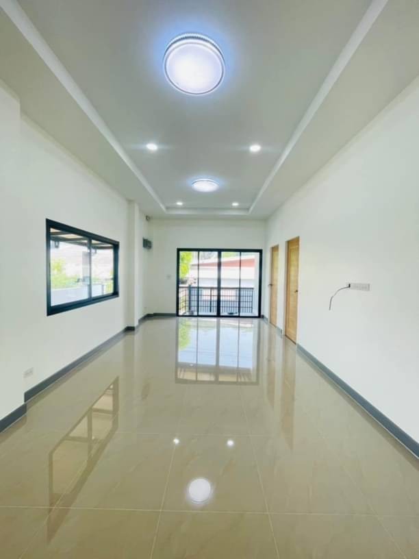 ขายด่วน บ้านเงินเหลือ ราพิเศษเพียง 2.49 ล้าน บ้านสร้างใหม่พร้อมอยู่ สารภี​ แยกกองทราย มี 2 หลัง มาก่อนจองก่อนได้เลย บ้านโปร่งโล่ง เย็นสบาย