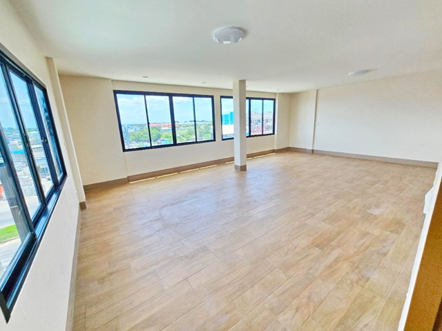 คลีนิค ฟู้ดแลนด์ พระราม 2สถานีรถไฟ มหาชัย  ให้เช่าอาคาร 3 ชั้น 2คูหา Showroom  500 ตร.ม. ม. การกีฬาแห่งชาติ สมุทรสาคร 2-3นอน 3น้ำ