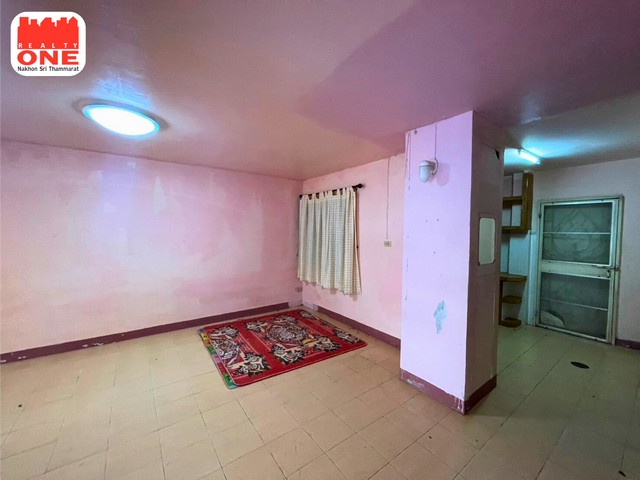 บ้านแฝด 2 ชั้น โครงการเคหะ  สาย 1 ซอย 2 ห่างจาก ที่ว่าการอำเภอเมืองนครศรีธรรมราช 150 เมตร