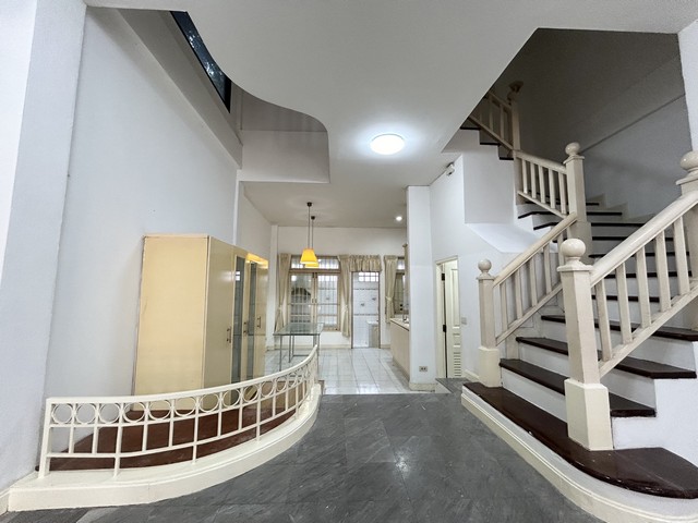 ให้เช่า​ ทาวน์โฮม​ 3 ชั้น หลังมุม 22 ตรว. หมู่บ้านสวนธน ติดเซ็นทรัลรัตนาธิเบศร์ ใกล้ MRT บางกระสอ อำเภอเมืองนนทบุรี นนทบุรี