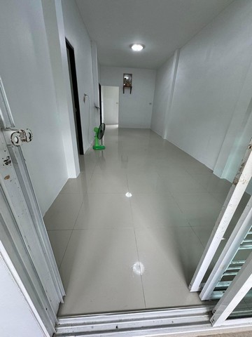 Vายทาวน์เฮ้าส์ ชั้นเดียว แยกหนองบอน นิคมพัฒนา ระยอง  ราคาVาย 9 แสนกว่าบาท