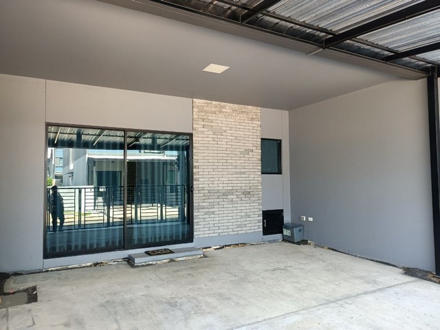 เปิดขายทาวน์โฮมพร้อมอยู่ สภาพlสวยหลังมุมโครงการ สิริเพลส รังสิต