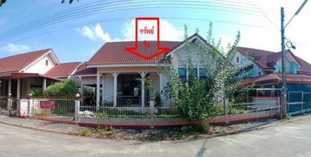   Code ID : PGSNI640036  ราคา  1,800,000  บาท ▸ เนื้อที่ 60 ตร.ว   พื้นที่ใช้สอย 121 ตร.ม.  * 3 ห้องนอน 2 ห้องน้ำ   * 1 ที่จอดรถ   บ้านหันไปทางทิศตะวันตกเฉียงใต้  พิกัดทรัพย์ : https://maps.app.goo.gl/PBPBKRF9DdAhsEveA  สถานที่ใกล้เคียง  ▸ใกล้  สถานีรถไฟสุราษฎร์ธานี ▸ใกล้  ตลาดสดศรีท่าข้าม ▸ใกล้  โรงเรียนพุนพินพิทยาคม ▸ใกล้  ที่ว่าการอำเภอพุนพิน  สอบถามเพิ่มเติม / นัดชม โทร. 097-419-5982(พลอย) โทร. 096-932-4624(ออมสิน) Line : @panaya (มี@ด้านหน้า)  ปรึกษาสินเ�