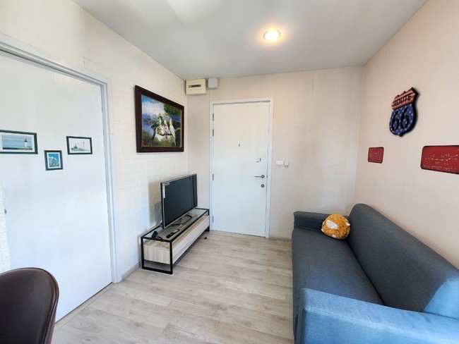 DF0338 ให้เช่า plum condo central station1 ติดเซ็นทรัลเวสเกตที่ตั้ง: ติดเซ็นทรัลเวสต์เกต ริมถนนรัตนาธิเบศร์  ใกล้ MRT ตลาดบางใหญ่ MRT สามแยกบางใหญ่ ชั้น 19ขนาด 26 ตรม.เงื่อนไขการเช่า>มัดจำ 2 เดือน จ่ายล่วงหน้า 1เดือน สัญญา 1 ปีค่ะ พร้อมเข้าอยู่ได้เลยค่ะสนใจชมทรัพย์ /สอบถามCALL : 0615659566LINE : @differthailand (ซื้อ,เช่า)https://lin.ee/buyCimXhttps://www.facebook.com/Differestate----------------DIFFER ESTATE CO.,LTD.เป็นบริษัทจดทะเบียนถูกต้องตามกฎหมายให้บริการรับฝากขาย 