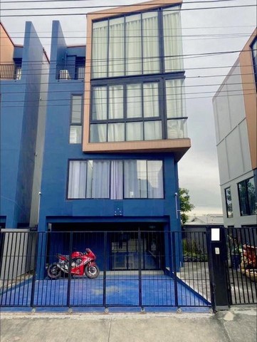 รหัสC6324 ให้เช่าโฮมออฟฟิศ 4 ชั้น โครงการเวิร์ค กิ่งแก้ว บางนา บางพลี สมุทรปราการ ด่วนว่างหลังสุดท้าย ราคาเช่า 45,000 บาท/เดือน โทร : 095-823 9789 คิทLine id : candy.456Line Add Friend : https://line.me/ti/p/rHhjrvhm_zโทร : 091-782 8924 ต้นLine : seng.456Line Add Friend : https://line.me/ti/p/iHsUxP2IlTโฮมออฟฟิศ 4 ชั้น โครงการเวิร์ค กิ่งแก้ว บางนา บางพลี สมุทรปราการ ด่วนว่างหลังสุดท้าย ขนาด 35 ตารางวา   พื้นที่ใช้สอย 230 ตารางเมตรห้องน้ำ 3 ห้องที่จอดรถ 2 คัน- แอร์ 4 เครื่อง- โซฟ