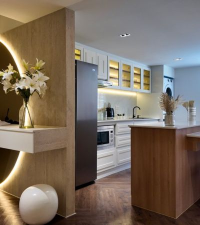 ติดต่อ หลิน 088 598 6998 Line ID: positive.agขาย 3.89 ล้านบาท*Penthouse 2 Bedroom เรือนคำทาว์เวอร์ คอนโด | นิมมาน ซอย 12 ห้องเพ้นท์เฮ้าสุดหรู พร้อมเฟอร์นิเจอร์ .ชั้น 3เนื้อที่ 79 ตร.ม..2 ห้องนอน 1 ห้องน้ำ1 ห้องนั่งเล่น พร้อมครัว (ครัวท็อปหิน)โซนชักผ้า และอบผ้ามีระเบียง .จุดเด่น : - ทำเลดีใจกลางนิมมาน เดินทางสะดวกจะอยู่เองหรือปล่อยเช่าก็ดี- มีที่จอดรถเพียงพอ- ผู้อาศัยดั้งเดิมส่วนมากเป็นผู้ใหญ่ไม่เสียงด