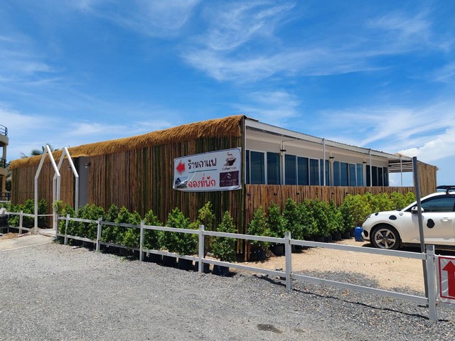 Sub1188ขายรีสอร์ทบ้านนอคดาวน์ สไตล์pool villa ติดหาดเสาเอียง จ.เพชรบุรี สอบถามโทร 0814222422​คุณนัดแอดไลน์เบอร์นี้ได้เลยขายราคา 2,000,000 บาท 5 ห้องนอน 6ห้องน้ำ ห้องครัว ห้องอาหาร คาราโอเกะ สระว่ายน้ำ สนุกเกอร์ สไลเดอร์ พร้อมตกแต่งตามรูปทุกอย่าง ขนาดพื้นที่ภายใน 14 * 14 เมตรพื้นที่ภายนอก สระว่ายน้ำพร้อมสนุกเกอร์ ขนาด 6 * 14 เมตร พื้นที่ใช้สอย 280 ตรม.ตัวอาคารหลังนี้เป็นโครงสร้างน็อคดาว