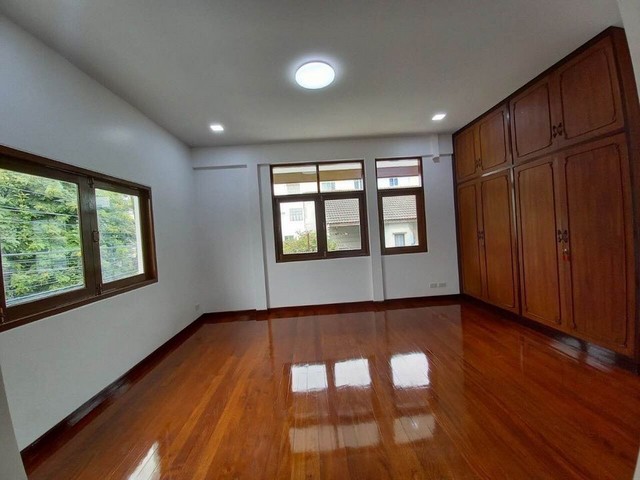 [H011] ให้เช่า 60k บ้านเดี่ยว 2 อาคาร เขตจตุจักร เชื่อมบ้านสไตล์วินเทจ เหมาะสำหรับทำโฮมออฟฟิศ ติดสถานีรถไฟฟ้า MRT จตุจักร