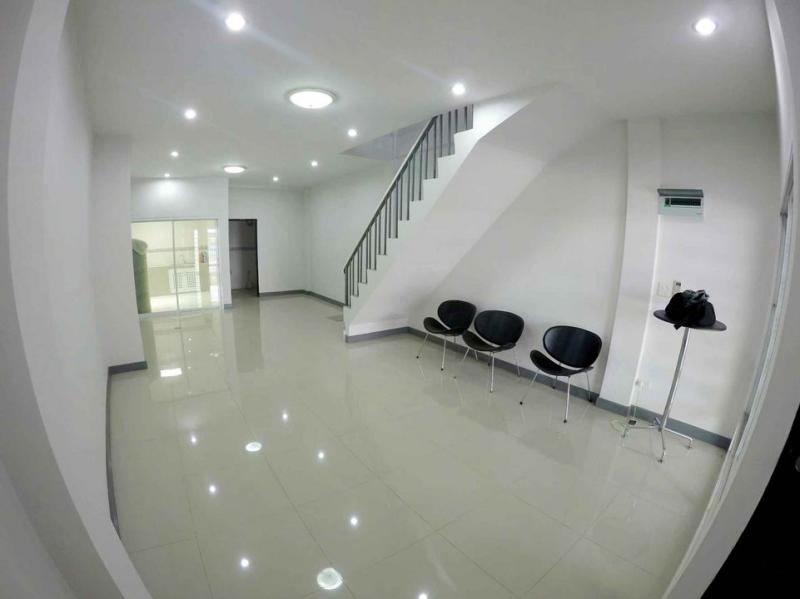 BH1029 ให้เช่าทาวโฮม4ชั้น 4ห้องนอน 3ห้องน้ำ หลังมุม สุขุมวิท65 เดินทางสะดวกใกล้BTS2สถานี BTSเอกมัย950 m. BTS พระโขนง 980 m.