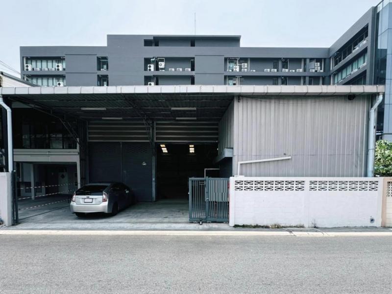 ให้เช่าโกดัง พร้อมออฟฟิศ ถนนรัชดาภิเษก ซอยรุ่งเรือง พื้นที่ใช้สอยรวม 460 ตรม.  มีห้องน้ำ สามารถจอดรถได้ 2 คัน+