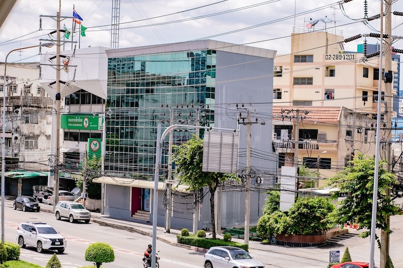 BH3088 ให้เช่าอาคาร 5ชั้น ตั้งอยู่ริมถนนพระราม 3 พื้นที่ใช้สอยรวมประมาณ 400 ตรม. เหมาะสำหรับทำโชว์รูม คลีนิค 