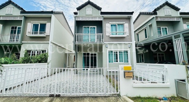 รหัสทรัพย์ : 5514ทาวน์โฮม ทรงอิสระ เดอะวิลเลจ กาญจนาภิเษก ราชพฤกษ์ เฟส 2 ราคาถูกที่ตั้ง : ถนนบางกรวย-ไทรน้อย ตำบลไทรน้อย อำเภอไทรน้อย จังหวัดนนทบุรี 11150รายละเอียดทรัพย์ :- ทาวน์โฮมทรงอิสระ 2 ชั้น, ขนาดพื้นที่ 30 ตารางวา, พื้นที่ใช้สอย 120 ตารางเมตร , หันหน้าบ้านทิศเหนือ- 3 ห้องนอน, 2 ห้องน้ำ, 1 ห้องครัว, 1 ห้องนั่งเล่น 1 ห้องทำงาน, 2 จอดรถ - ห้องครัว built in ,ฮูดดูดคว