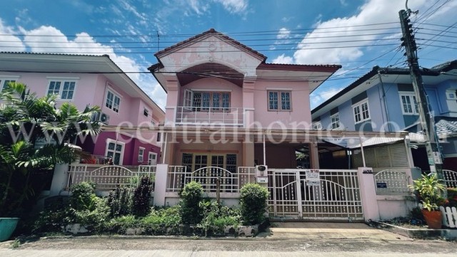 รหัสทรัพย์  5615บ้านแฝด บ้านบุรีรมย์ รามอินทรา - คู้บอน 41ที่ตั้ง : ซ.เบญจมาศ12 ถ.คู้บอน แขวงสามวาตะวันตก เขตคลองสามวา กรุงเทพฯ 10150รายละเอียดทรัพย์- บ้านแฝด 2 ชั้น (สไตล์บ้านเดี่ยว), ขนาดเนื้อที่ 36.4 ตร.ว, พื้นที่ใช้สอย 110 ตร.ม- 3 ห้องนอน, 2 ห้องน้ำ, 1 ห้องนั่งเล่น, 1 ห้องครัว พร้อมเคาน์เตอร์, จอดรถได้ 1 คัน- พื้นบนกระเบื้องพร้อมปูพรม, พื้นล่างกระเบื้อง, หน้าบ้าน