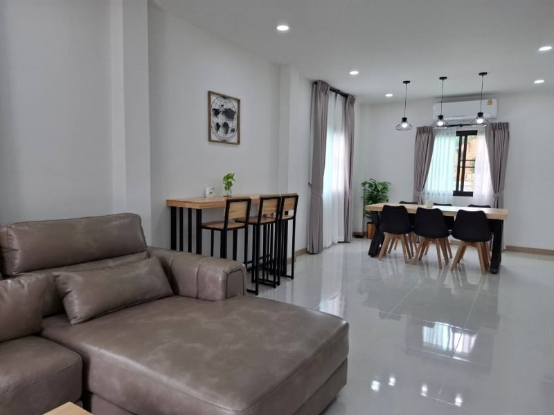 บ้านใหม่พึ่งตกแต่งเสร็จ โครงการเชียงใหม่วิวดอย (ไม่มีส่วนกลาง) ใกล้กาดฝรั่ง รร.นานาชาติลานนา 10 นาที