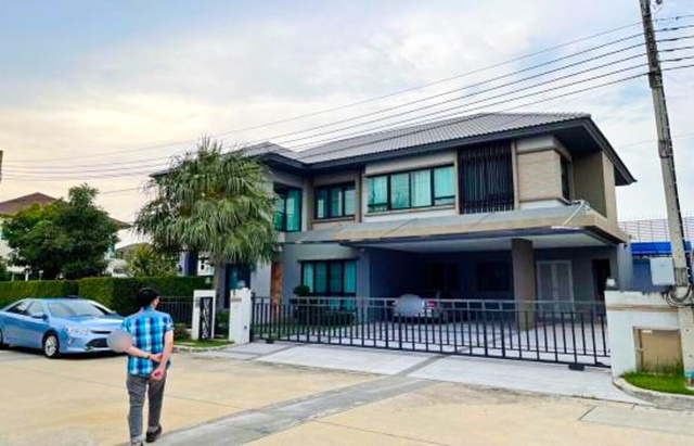 ใหญ่สุดของหมู่บ้าน ไม่เคยอาศัย สนามบินสุวรรณภูมิ หรือขาย 15.49 ล้านบาท Bangkok Boulevard เทพารักษ์-วงแหวน 108ตรว. Mega Bangna 5นาที ให้เช่าบ้านเดี่ยว ใหม่ 69,998 B-M largest in the village Bangkok Boulevard Theparak-Wongwaen 108sq.wa Suvarnabhumi Airport. or sell 15.49 Million Baht Mega Bangna 5mins Mansion house for rent new 69,998 B-M never lived in ถ. เทพารักษ์ ตำบลเทพารักษ์ อำเภอเมืองสมุทรปราการ สมุทรปราการ 10270- พื้นที่ 108 ตารางวา-4 ห้องนอน -4 ห้องน้ำ ไม่รวมห้องแม่บ้าน มีห้องแม่บ้านและห้องน้ำแยกต่างหาก-1 ห้อ�