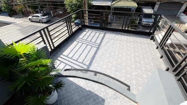 POR4746 ขายทาวน์โฮม  ซอยนวลจันทร์ ใกล้เลียบทางด่วนเอกมัย-รามอินทรา เพียง 300 เมตร นวลจันทร์ รามอินทรา เกษตรนวมินทร์ Renovate ใหม่ทั้งหลัง