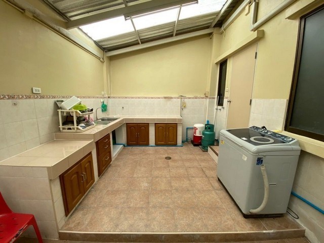 ให้เช่าทาวโฮม หลังสถานทูตลาว ซอยสหการประมูล บ้านกลางเมือง รัชดา เหม่งจ๋าย ถนนประชาอุทิศ ใกล้  Regent's International School Bangkok