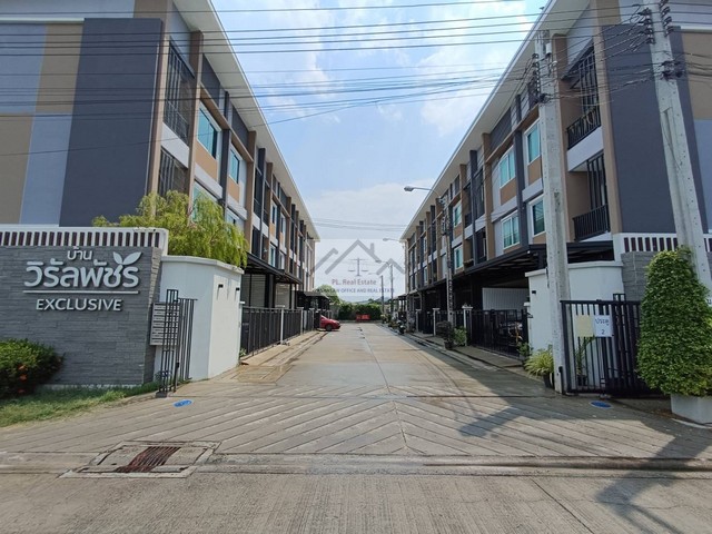 ขายที่ดิน 200 ตร.ว ซอยบางพรม 48 เข้าออกได้สองทาง จากถนนราชพฤกษ์ และ พุทธมณฑล สาย 1 ราคา 15,000,000 บาท ( ตร.ว ละ 75,000 บาท )ที่ดินสวย เป็นสี่เหลี่ยมผืนผ้า มีโฉนดปลอดภาระที่อยู่ : แขวงบางพรม เขตตลิ่งชัน กรุงเทพฯสถานที่ใกล้เคียง- โรงเรียนนานาชาติ ร่วมฤดี, รร อนุบาลเด่นหล้า, รร Denla British School, รร นานาชาติ Pioneer ใหม่, รร Singapore International School - 1 กม. จาก The circle- 1 กม. จาก ตลาด Food Villa- 3 กม ห้าง Seacon บางแค- 3 กม ห้าง Central Westville - 4 กม 