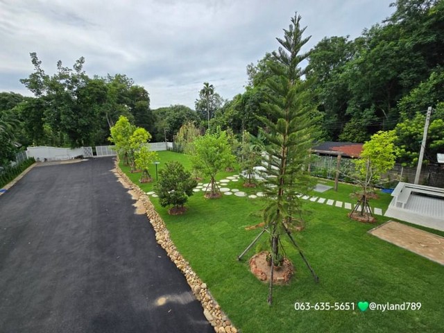 ขายพูลวิลล่าสุดสวย ต.สาริกา อ.เมือง จ.นครนายก การเดินทางสะดวก เข้าจากถนนเส้นหลัก สาริกา-นางรอง (3049) เพียง 900 เมตรเท่านั้น