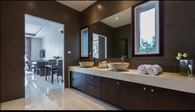 วิลล่าหรู 2 ชั้น 100. ตร.วา เฉวง  ทันสมัย วิวทะเล 270 องศา และสระว่ายน้ำแบบอินฟินิตี