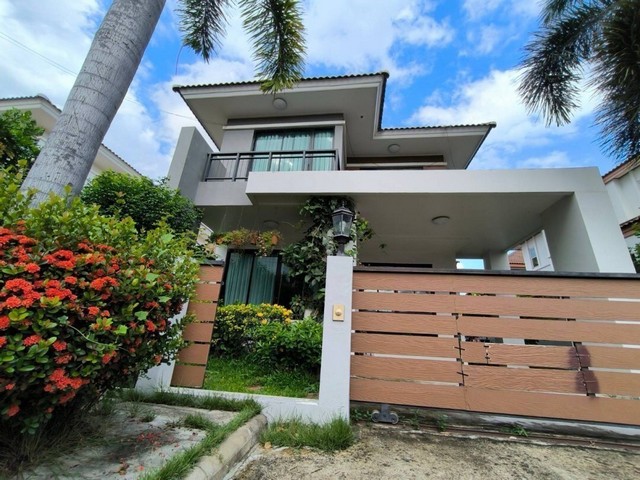 บ้านเดี่ยว หมู่บ้าน นราธร สุวินทวงษ์ 2 ชั้น ติดถนนโครงการโซนหน้า