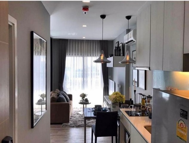 TEL : 061-979 5595 ดนิตาLine : https://line.me/ti/p/yxo92dHWP1รายละเอียด : เนื้อที่ขนาด 35 ตรม. ชั้น 24 วิวทะเล 1 ห้องนอน 1 ห้องน้ำ แต่งครบพร้อมอยู่มีเครื่องใช้ไฟฟ้าครบชุด สิ่งอำนวยความสะดวก :  - ฟิตเนส- สระว่ายน้ำ- สวน- สนามเด็กเล่น- เตาบาร์บีคิว- กล้องวงจรปิด- ระบบรักษาความปลอดภัย 24 ชม.- ลานจอดรถในร่ม- ห้องสมุด- เซาว์น่าF-A7 